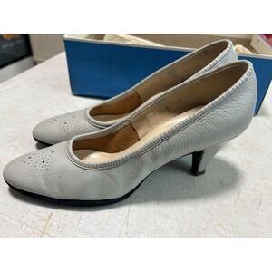 Vintage 70s 80s‎ Marshmallows White Leather 2" Heel size 7